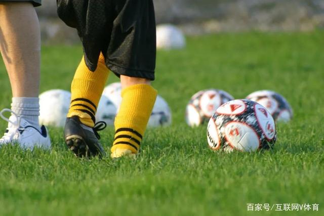 52岁刘恺威与年轻模特黎纪君甜蜜约会